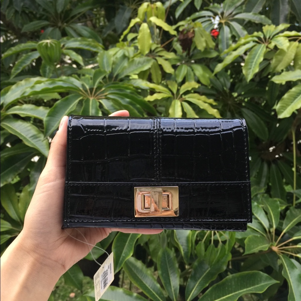 Forever 21 clutch